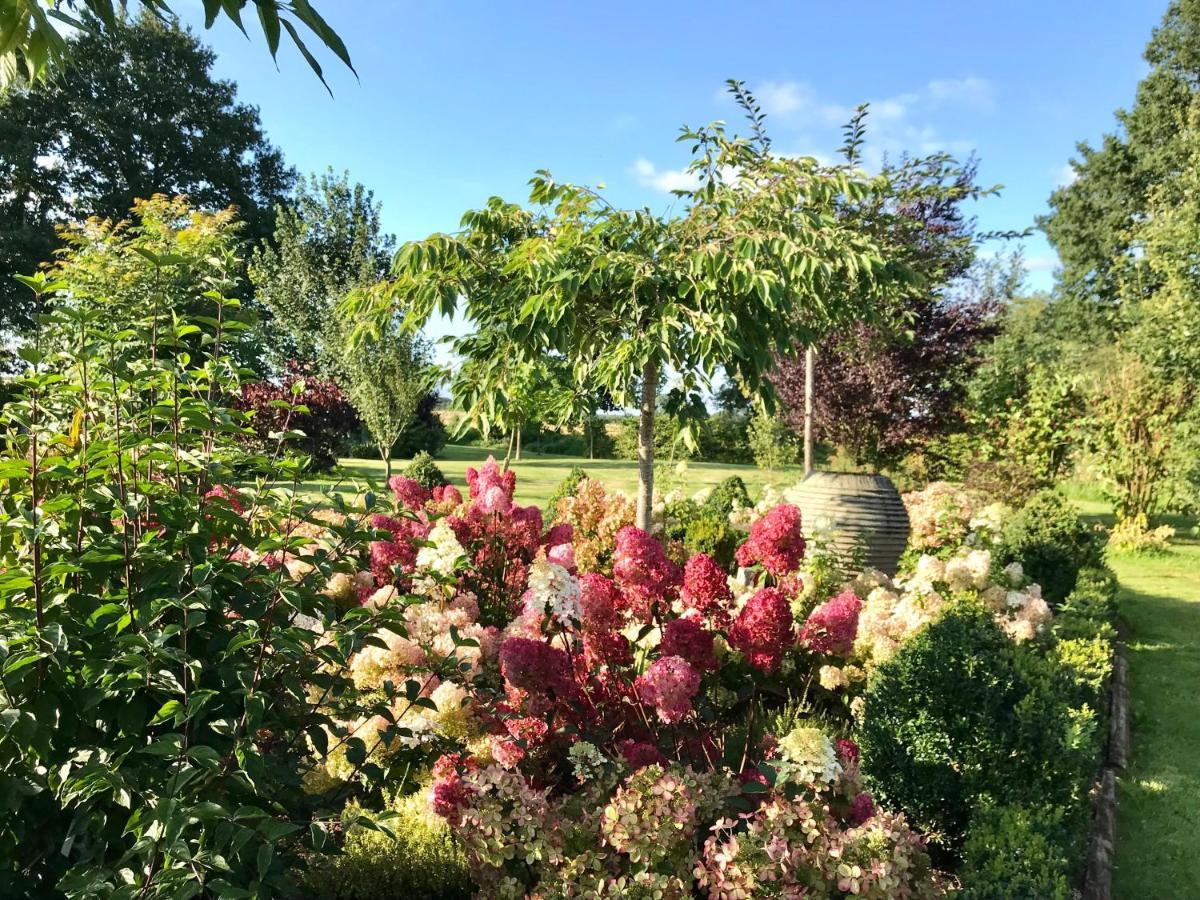 Gite "Cote Jardin" Vannecrocq Exterior foto